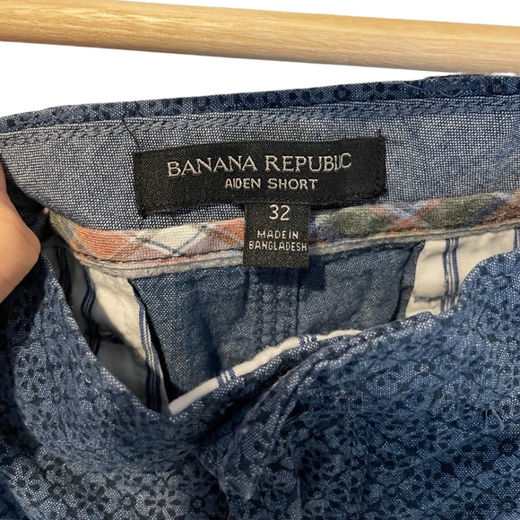 Banana Republic Men’s Blue Patterned Shorts Size 32 - Picture 3 of 5
